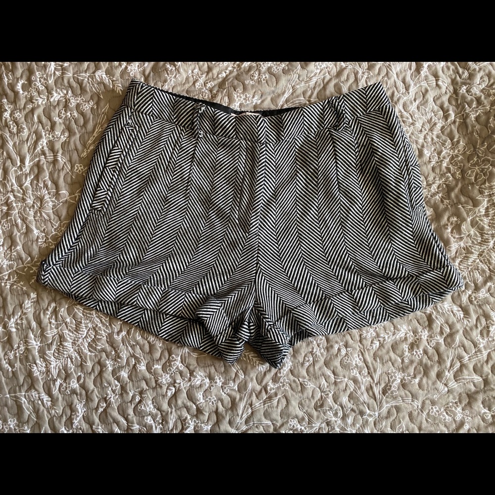 Alternating striped black and white shorts.